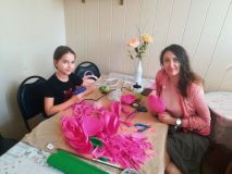 26.08.18. Занятие по изготовлению цветов из гофрированной бумаги