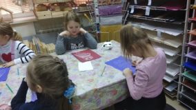 04.02.19. Занятия по рисованию  гелевой ручкой на тонированной бумаге "Снежная сова"