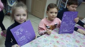 04.02.19. Занятия по рисованию  гелевой ручкой на тонированной бумаге "Снежная сова"