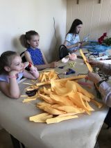 16.06.2019 Занятие по изготовлению цветов из гофрированной бумаги