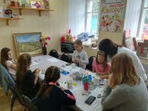 9.07.2019 Декор из полимерной глины на кружечку в виде девочки