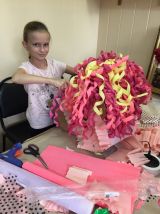 16.08.2019 «Пиньята» в виде единорога из гофробумаги