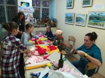 24.11.2019 Масткр класс по созданию цветов из гофрированной бумаги