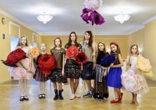 18.12.2019 Большие цветы из гофробумаги!  Готовимся участвовать в дефиле!