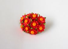 Ромашки мини красные 1,5 см  1шт №9